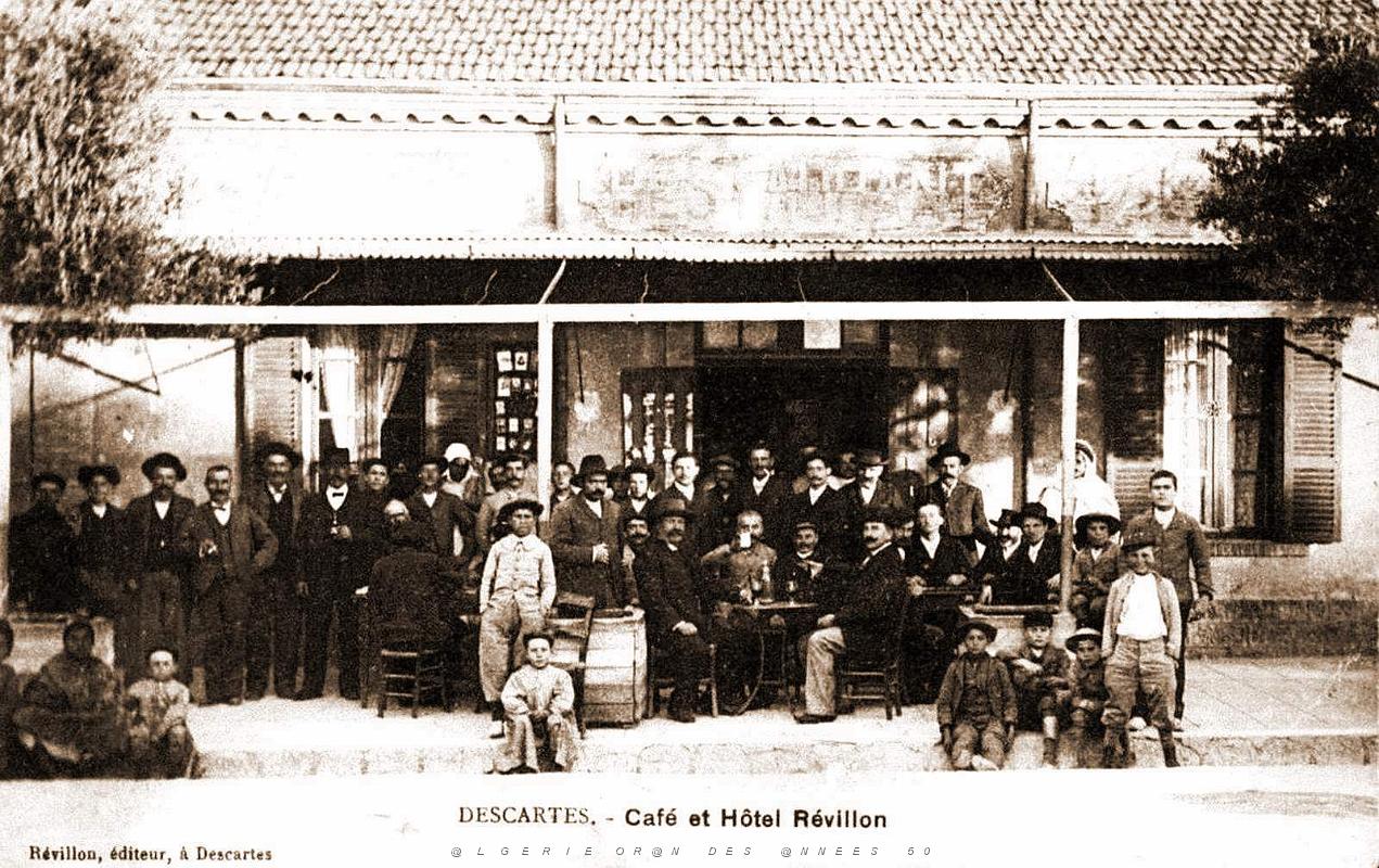 366- Descartes - Cafe -Hotel Revillon.jpg